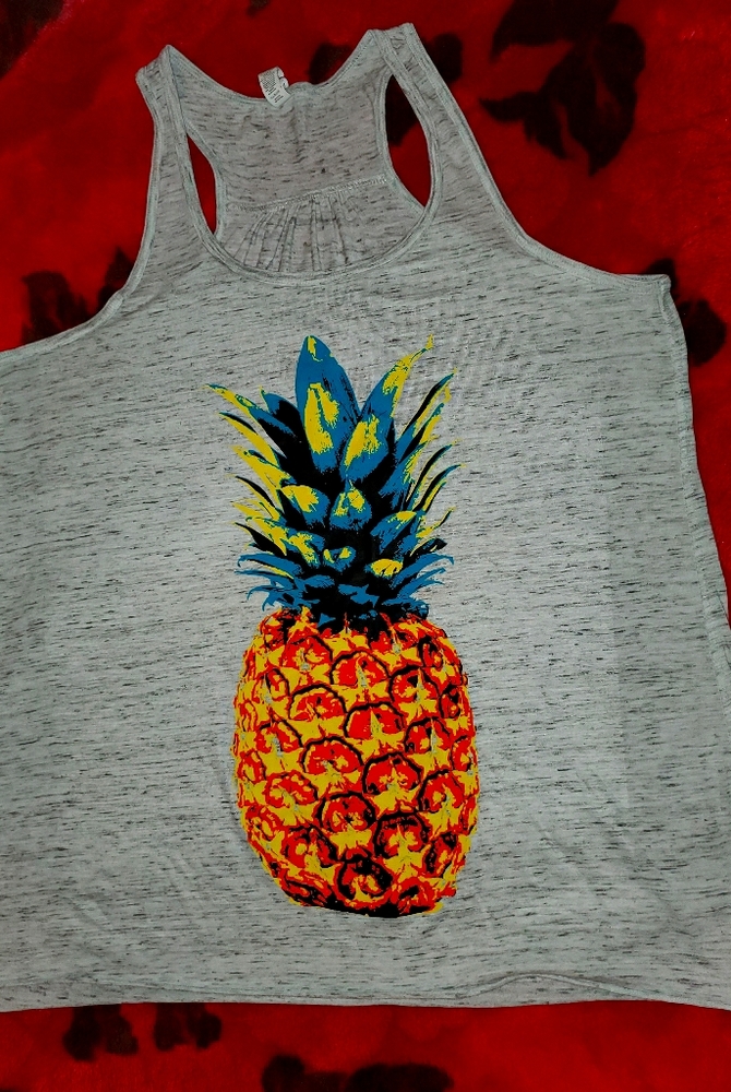 1 sleeveless shirt